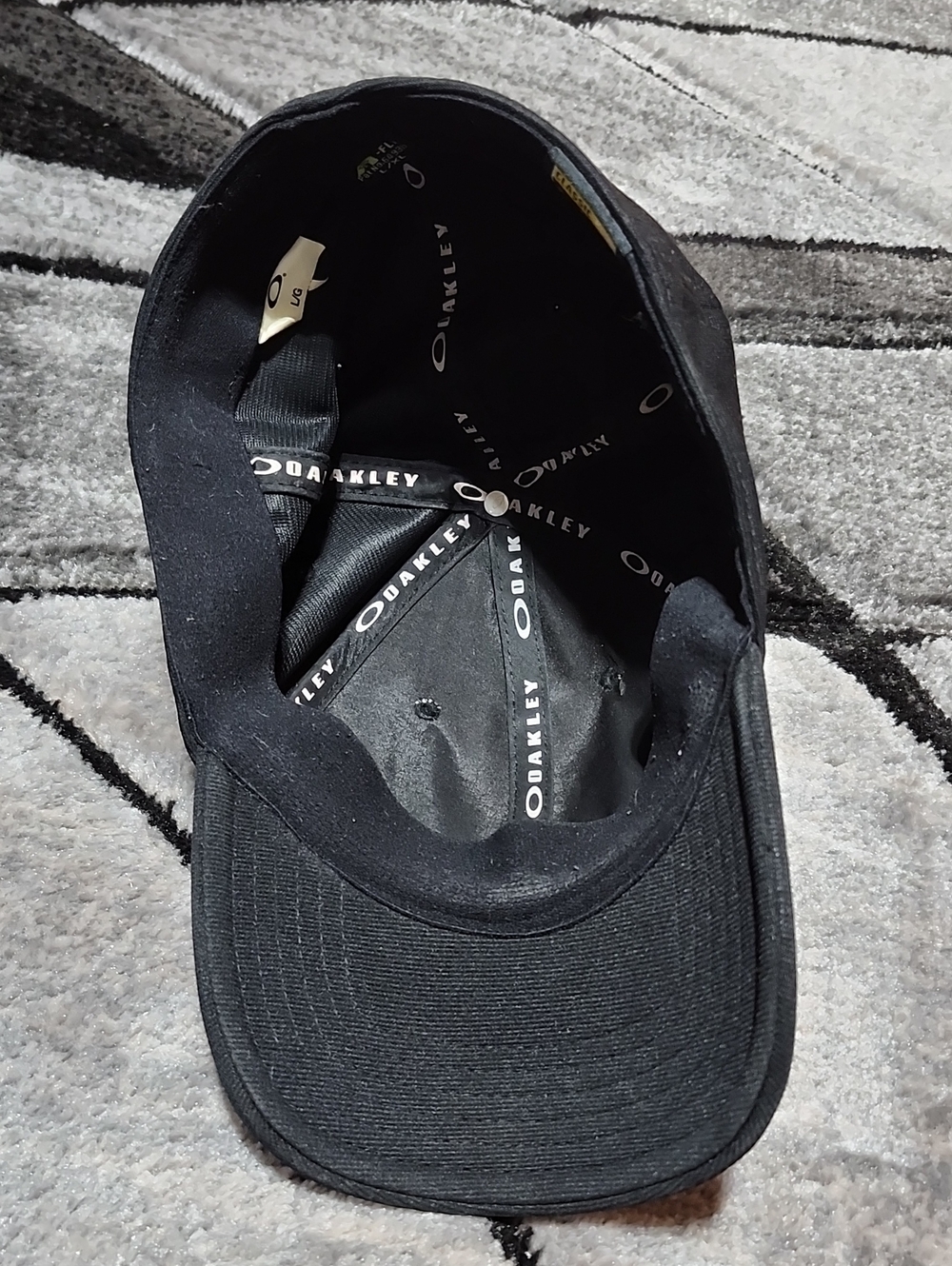 OAKLEY TINCAN BLACK-ON-BLACK CARBON FIBER ELLIPSE LOGO FLEX FITTED CAP HAT - Picture 8 of 13